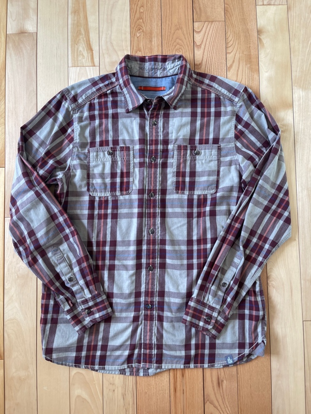The North Face Plaid Button‑Up Shirt – Men’s Large